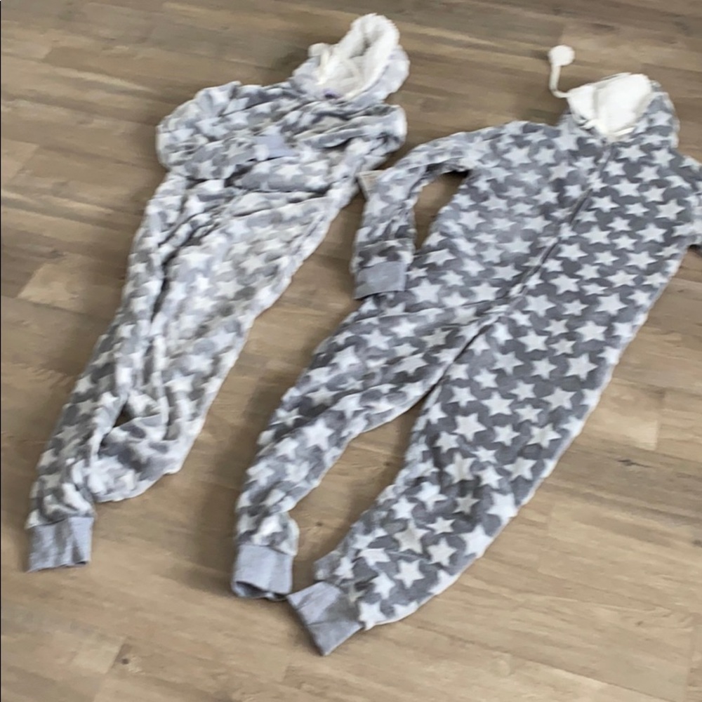NWT Velour silver star hooded onesie S/4/6